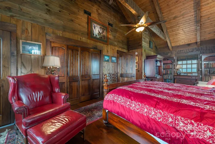 Gorgeous, vaulted ceilings