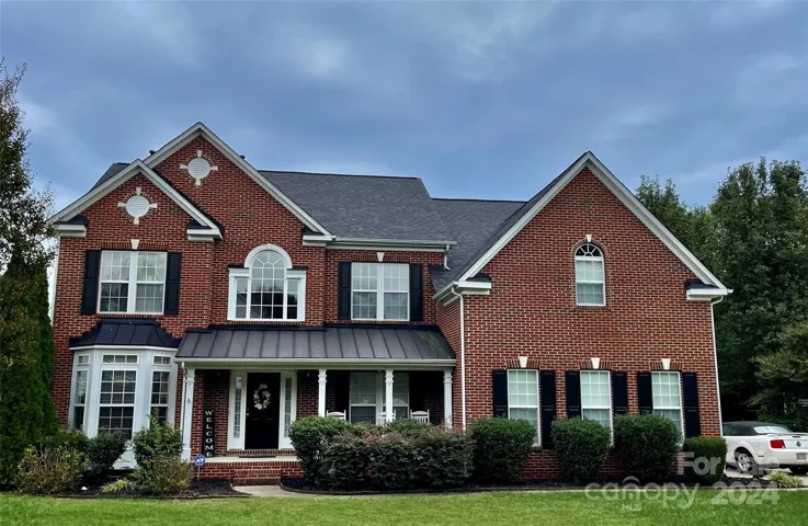 Brand NEW Roof!