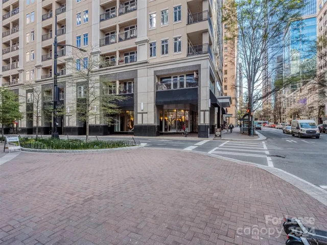 230 S Tryon