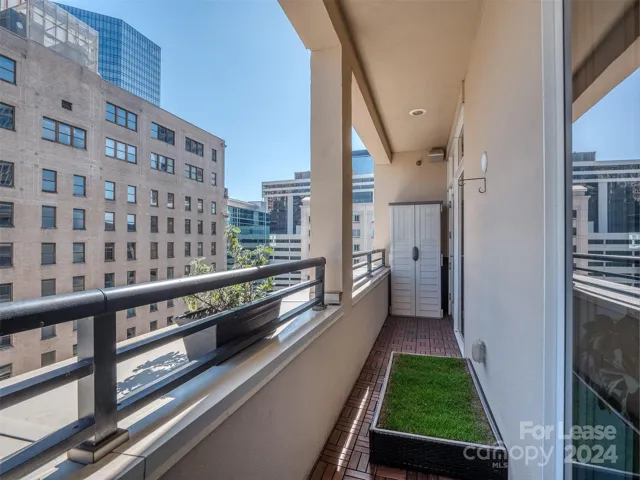 Side covered patio