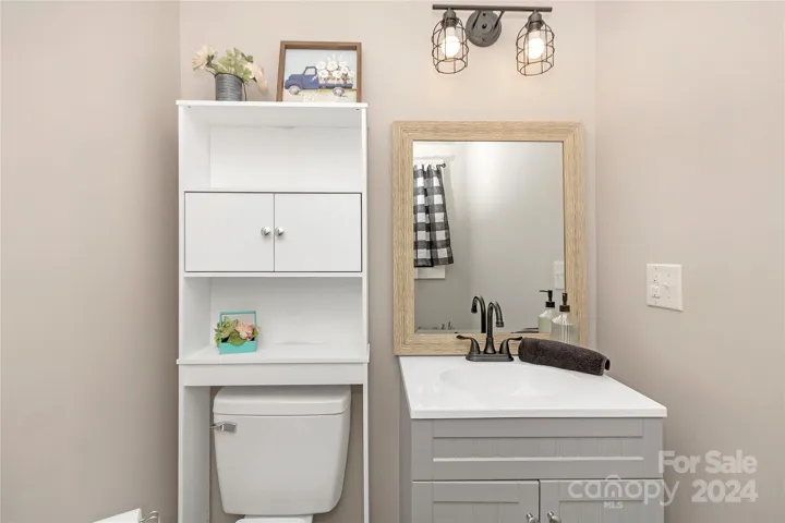 Main Level 1/2 Bath for Guests