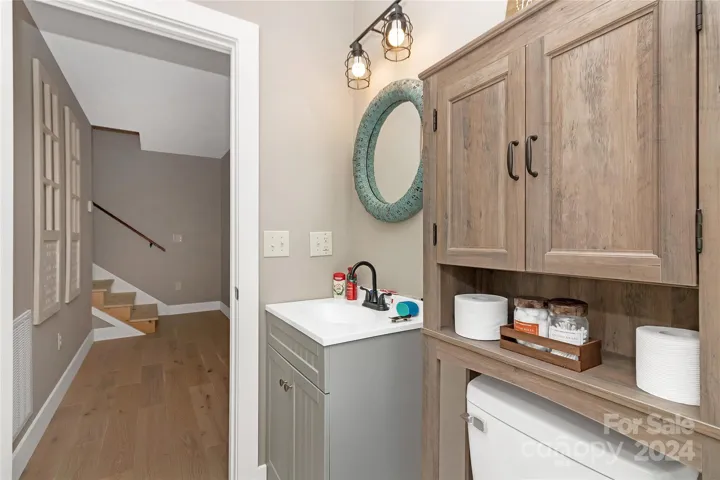 Lower Level Full-Bathroom