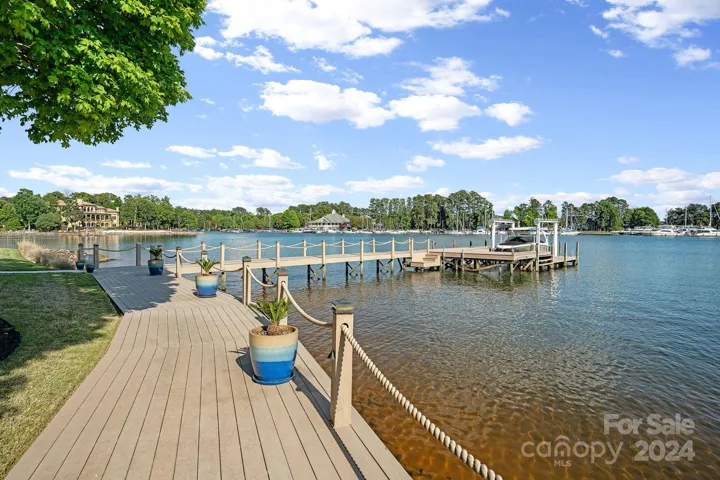 Conveniently located in a no wake zone across from the Peninsula Yacht Club!