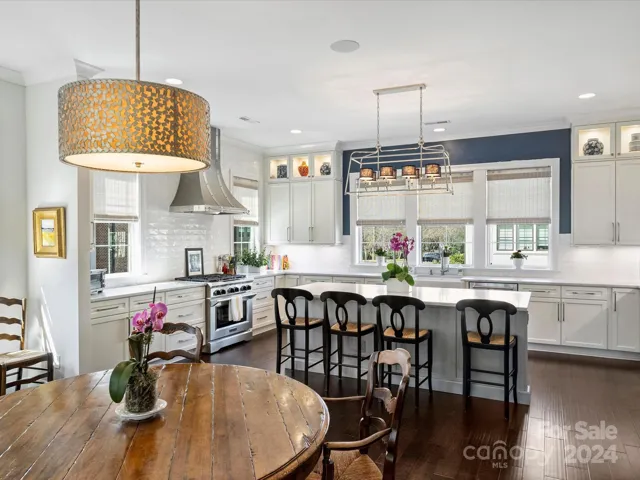 Dining & Kitchen