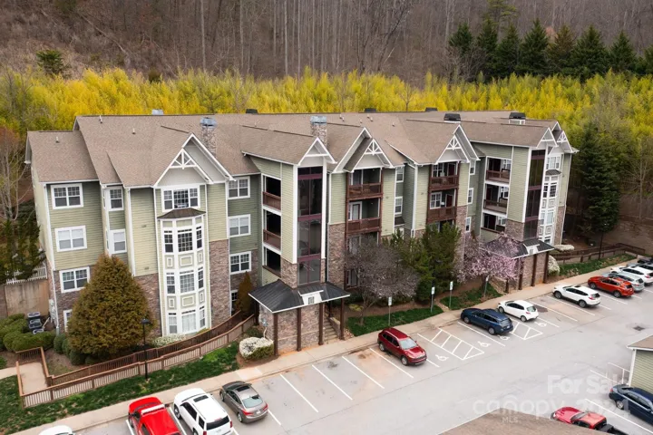 Immaculate, Spacious Condo in Convenient Eastwood Village