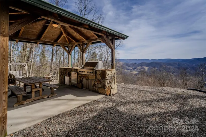 Covered outdoor kitchen w/ built in 52" Viking gas grill, sink & refrigerator
