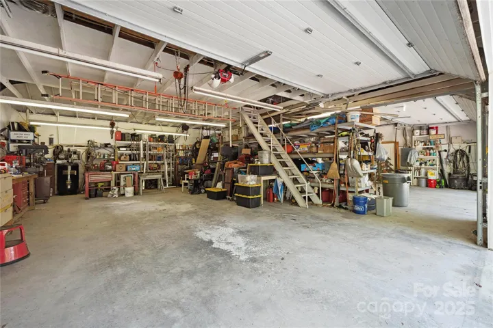 Garage Shop w/400 amp power