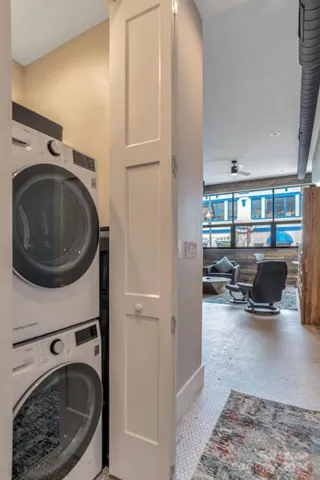 In Unit Washer/Dryer