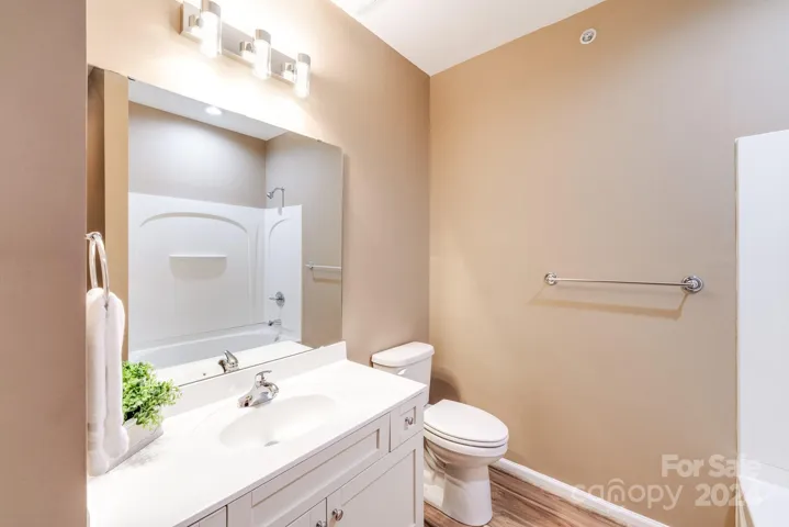 Second bath - very spacious!