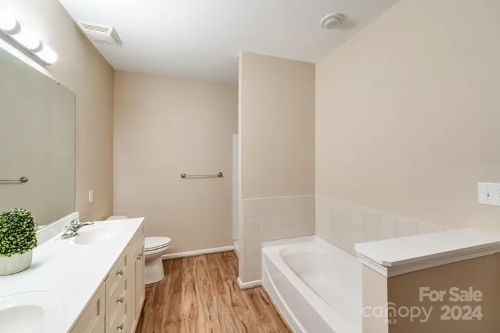 Primary bath with garden tub!