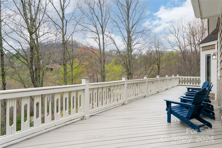 Wrap around deck to capture the scenery