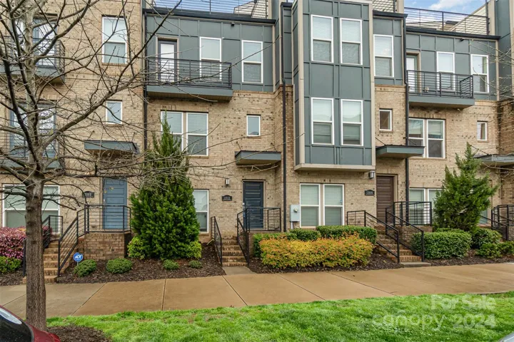 You have arrived at 2912 Grand Union Way