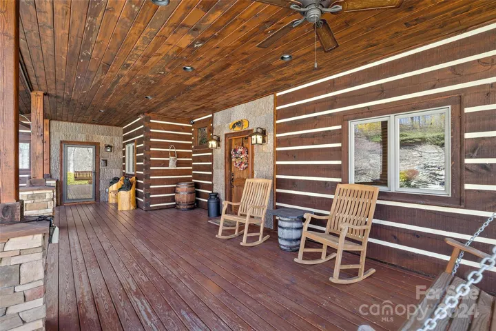 Covered front porch/entry