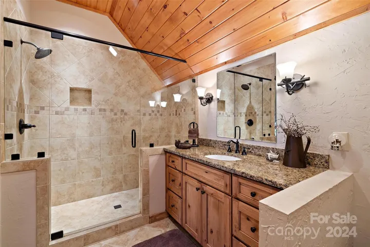 Upper level full bath