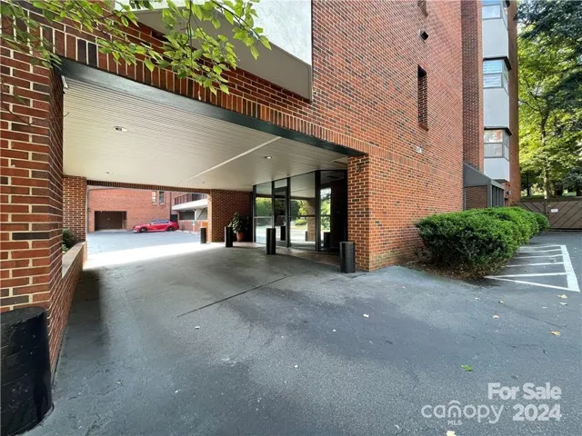 The Porte Cochere at Churchill welcomes guests.