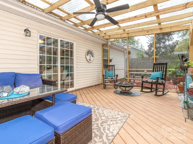 Screened-in Porch