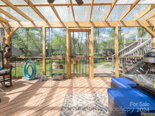 Screened-in Porch