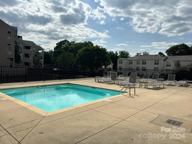 Can’t you see yourself relaxing at the pool?