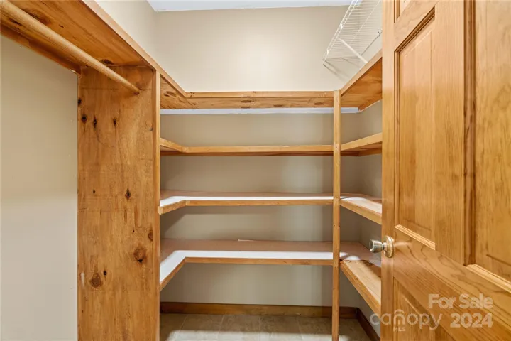 Main level-Walk-in Pantry
