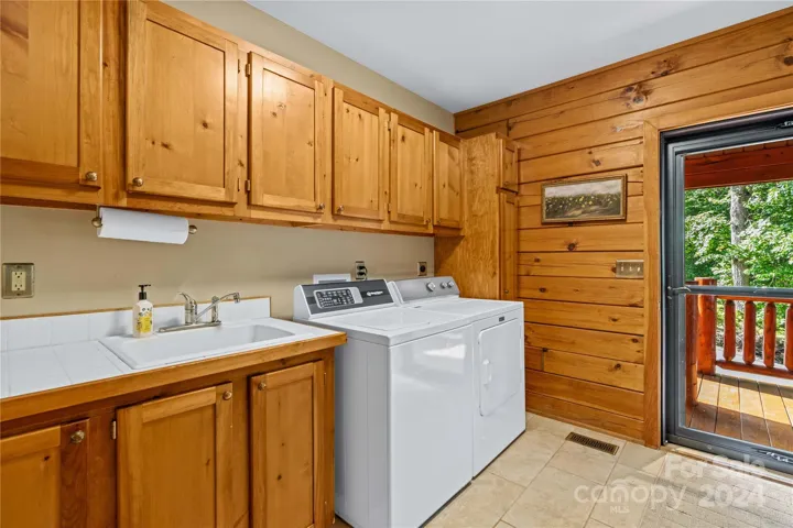 Main level-Laundry/Mud Room