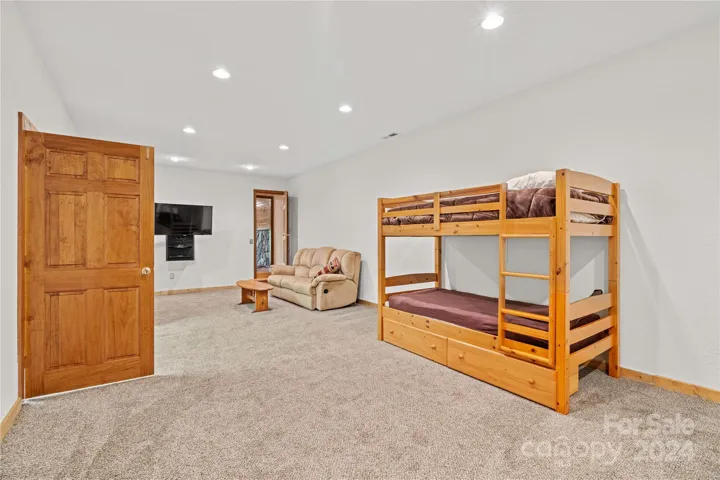 2nd Living Quarters-Bed/Bonus Room
