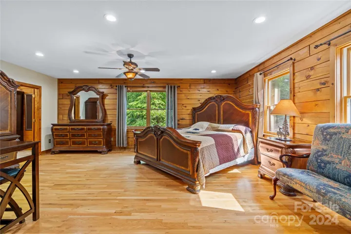 Main Level-Primary Suite