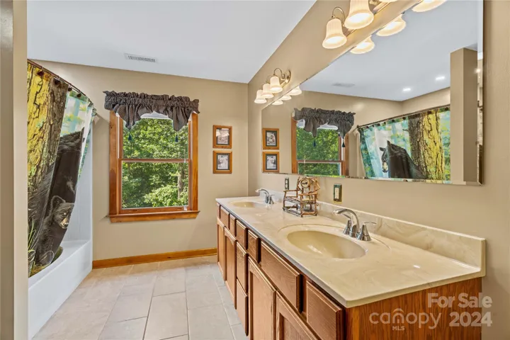 Upper Level-Full Bath