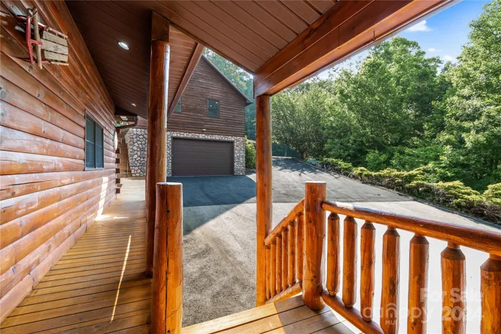 Walkway to detached garage