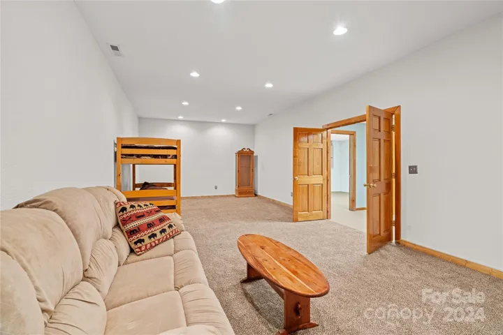 2nd Living Quarters-Bed/Bonus Room