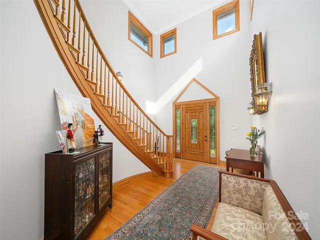 Foyer Entraince to Main Level