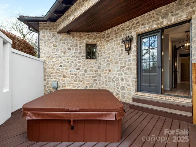 Private deck w spa off the master suite w privacy wall