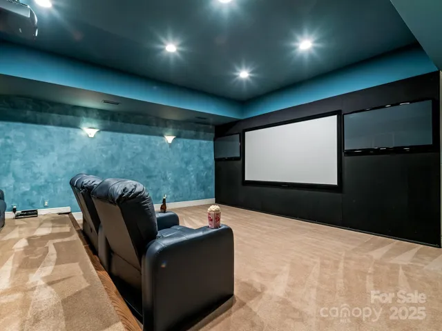 Theatre w 3 screens