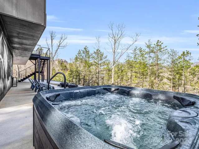 Enjoy stargazing at night in the hot tub.