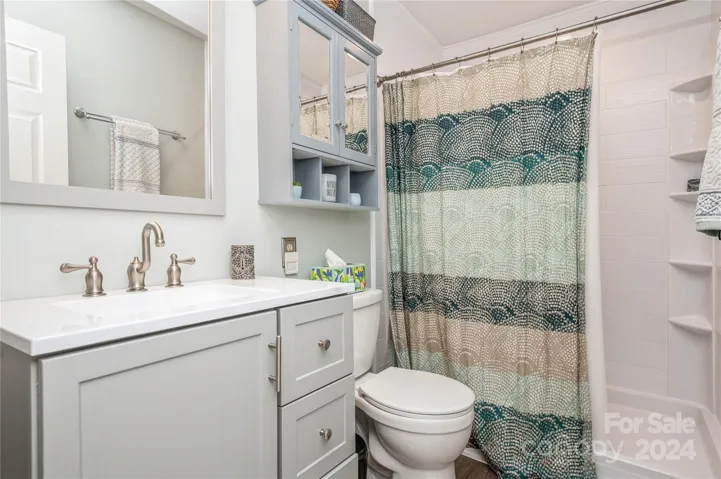 Secondary Quarters Bath