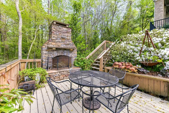Outdoor fireplace