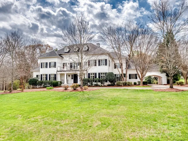 Front view of home featuring gorgeous porte cochere