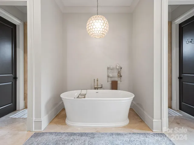 Master bath soaking tub