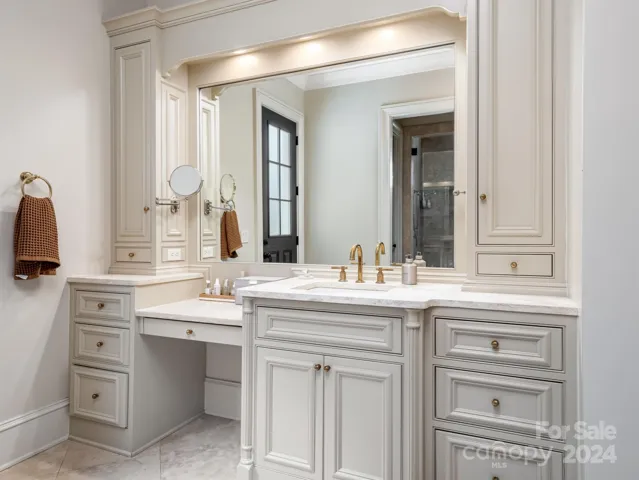 "Her" sink area