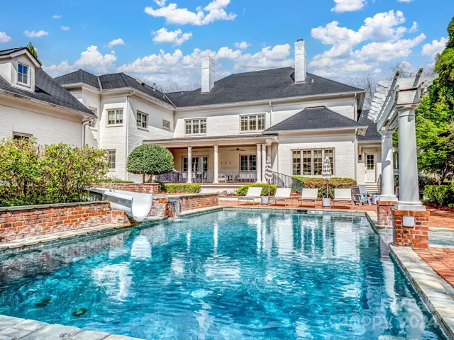 Look at this refreshing pool area and enjoy this view year round!
