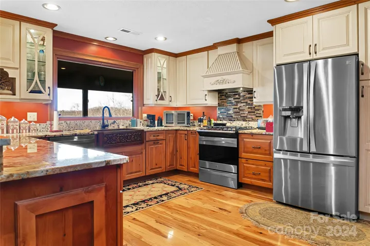 Open and Well-Appointed Kitchen