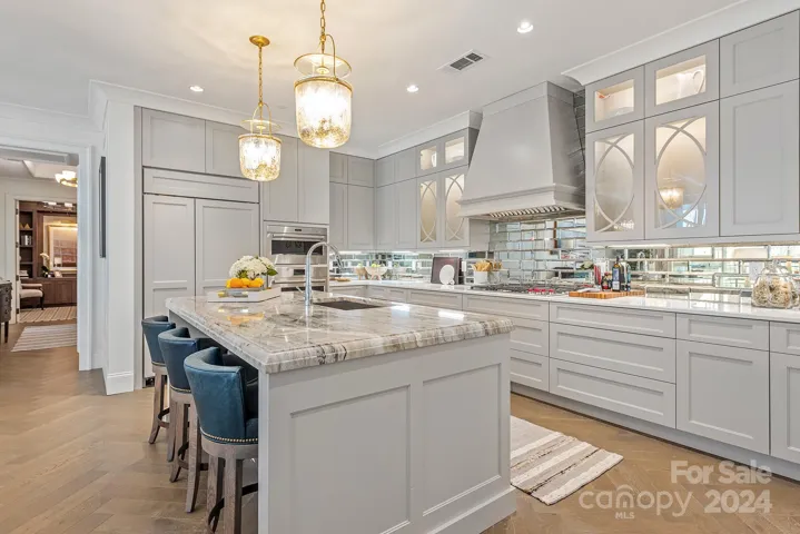 All pictures are of the Model, units finishes and floor plans vary.