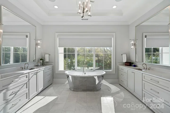 Stunning soaking tub