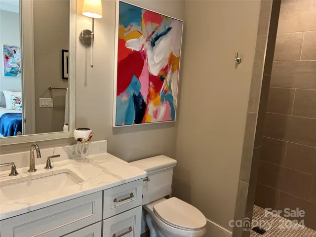 2nd BR en suite full bath with walk in shower.