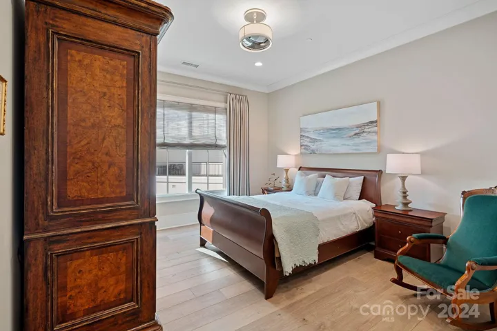 3rd Ensuite accommodates king bed and also has walk in closet.