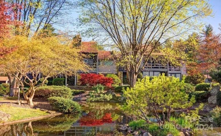 Fall colors and beautiful landscaping