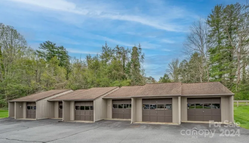 Garage B for unit