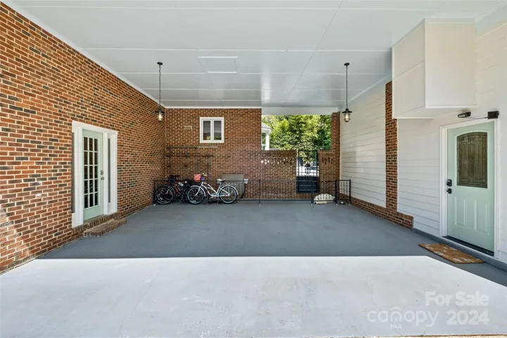Breezeway/Carport