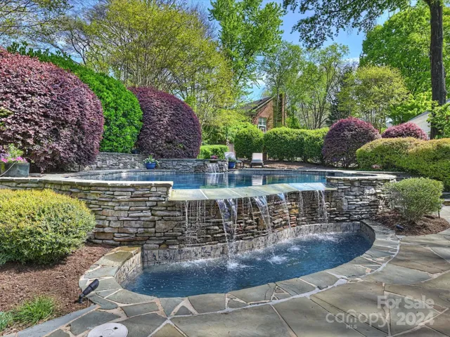 Pool/Hot Tub/Waterfall