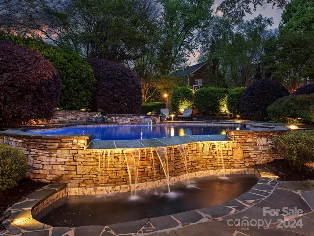 Pool/Hot Tub/Waterfall