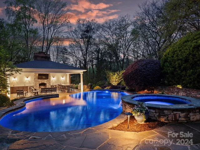 Pool/Hot Tub/Waterfall